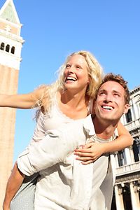 Romantische Paare in der Liebe