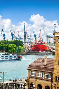 Landungsbrücken nel sole