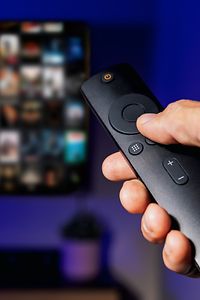 Fernseher und Fernbedienung